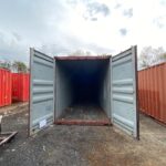 Sauberer, gebrauchter 40-Fuß-Versandcontainer.