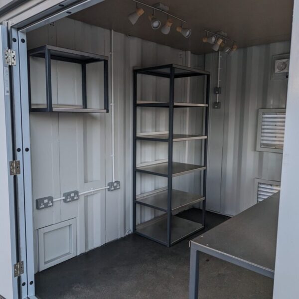 10-Fuß-Container nach Maß mit stilvoller Pop-up-Bar - Image 3