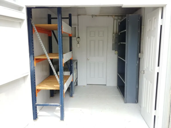 40FT Container-Shop – Klimatisiertes Büro + Lager mit Regalsystem - Image 2
